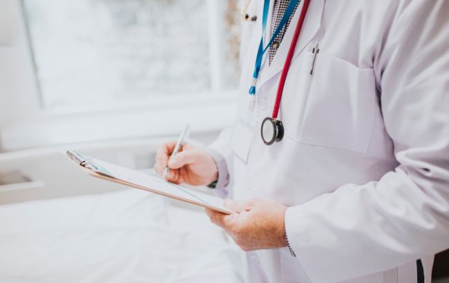 Во Львове медики спасают братьев, которые потеряли родителей и получили тяжелые травмы