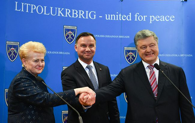 Порошенко: санкции должны мотивировать РФ прекратить войну на Донбассе