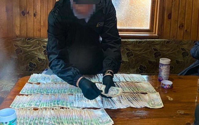 В Винницкой области директора госпредприятия поймали на взятке главе ОГА