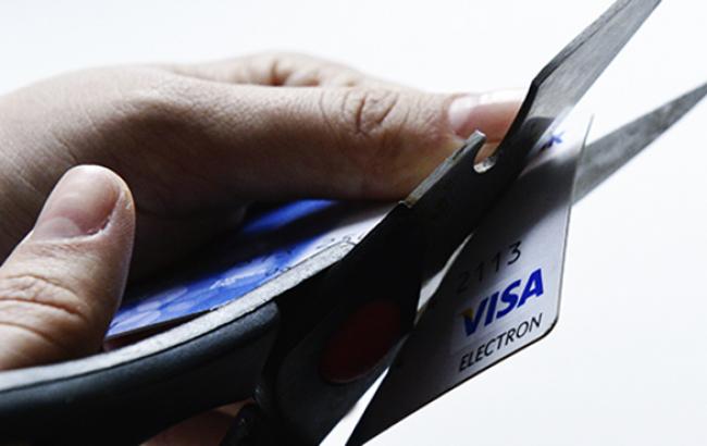 Visa отключила от своих услуг банки в Крыму