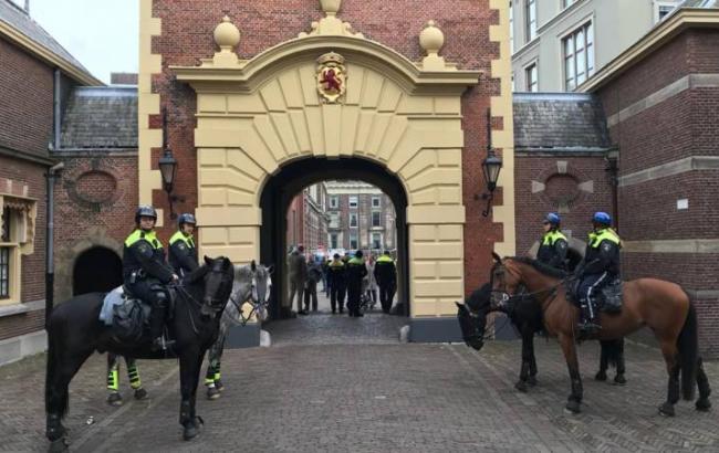 В Нидерландах вслед за Францией начались акции "желтых жилетов"