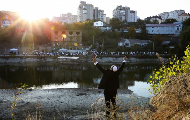 Новый "мусорный" скандал в Умани: как хасиды отметили Рош ха-Шана (фото и видео)
