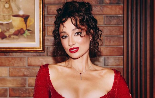 Настя из "Холостяка" поставила точку в слухах о ее романе с известным певцом