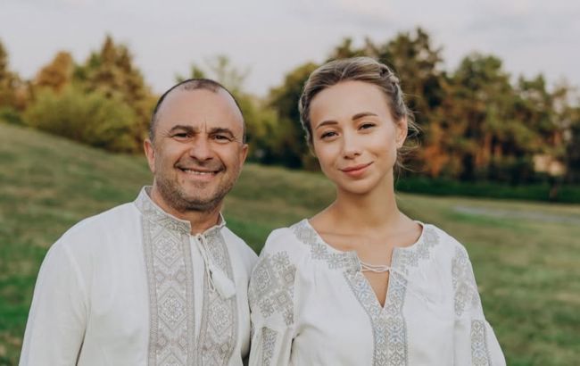 "Подарую дерев'яні квіти": Віктор Павлік висловився про річницю весілля з молодою дружиною