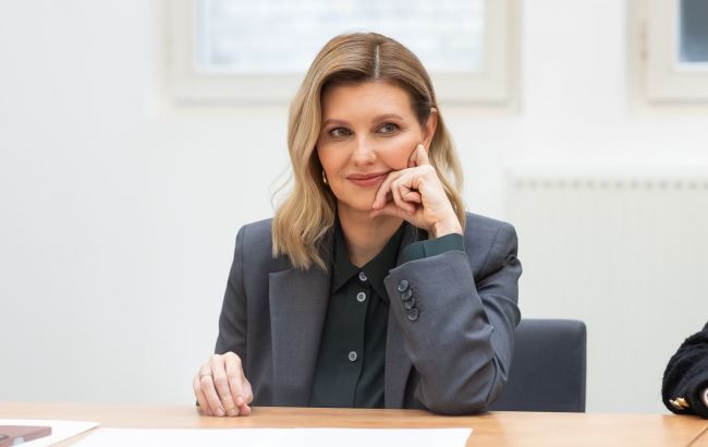 Олена Зеленська показала, як поєднати класичний костюм з елегантним бантом