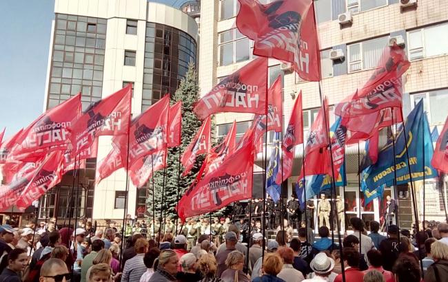 "Профспілковий наступ" вимагає звільнити чиновника часів Януковича з ФДМ