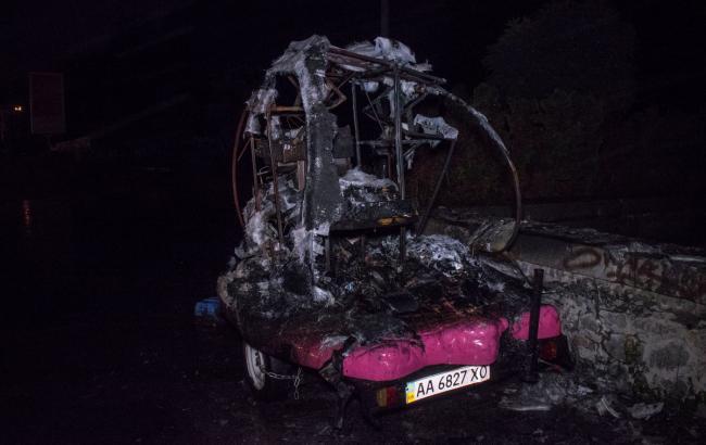 В Киеве сгорела передвижная кофейня