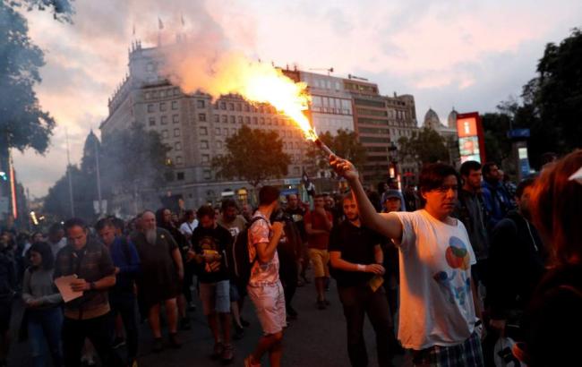 В Барселоне сторонники независимости блокируют дороги и ж/д станции