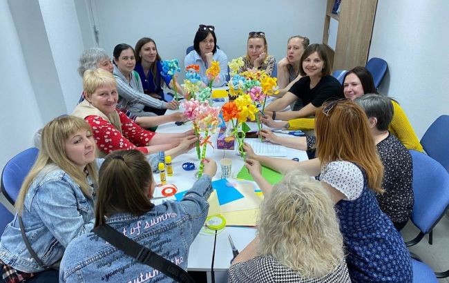 Допомога психолога і юриста. Де в Україні працюють центри безплатної підтримки для жінок