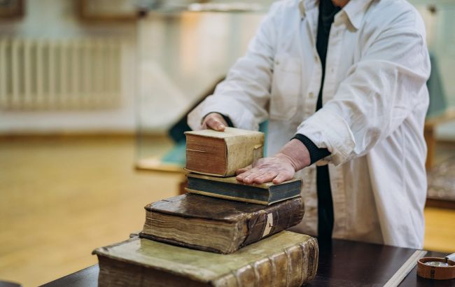 В Чехии создали программу для сохранения уникальных украинских книг