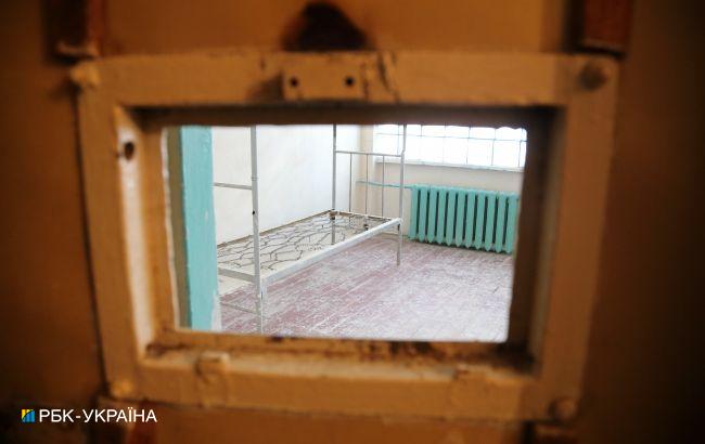 В українських СІЗО хочуть запустити платні інтернет та мобільний зв'язок