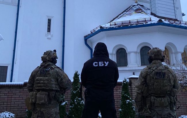 СБУ знайшла посвідчення окупантів та методички з Москви у церкві МП на Буковині