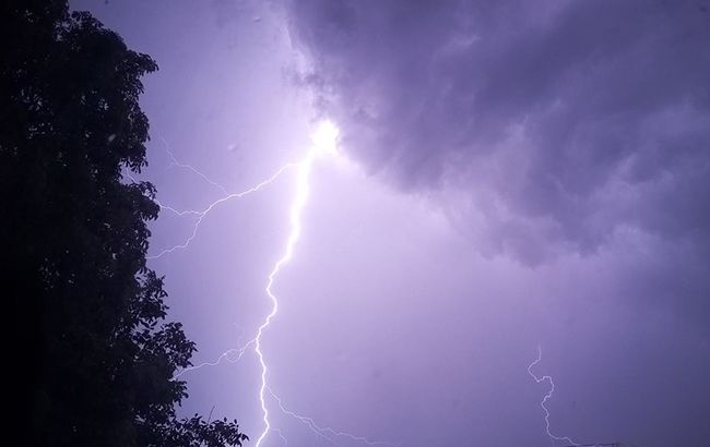 Стихія з новою силою увірветься в Україну: які області в небезпеці (фото)