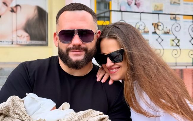 Бывшая Дзидзьо впервые показала лицо 4-месячного сына: на кого он похож