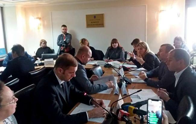 Комитет рекомендует Раде лишить нардепов льгот при медобслуживании