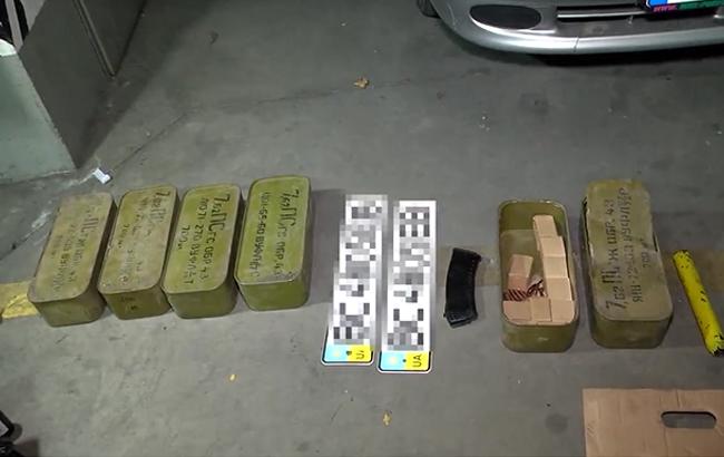 В Одессе полиция обнаружила в машине оружие и несколько тысяч патронов