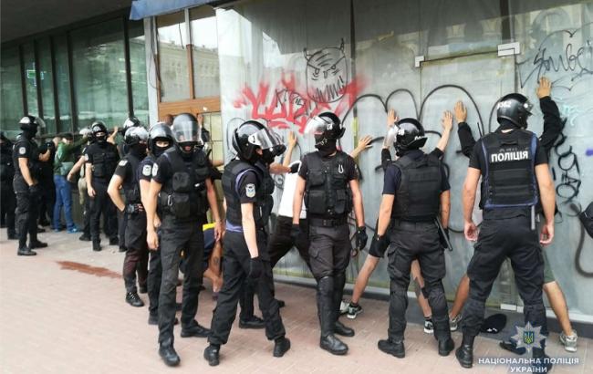 В центре Киева произошли столкновения между правоохранителями и праворадикалами