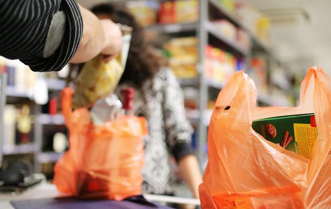 Во Львове ограничивают использование полиэтиленовых пакетов в магазинах