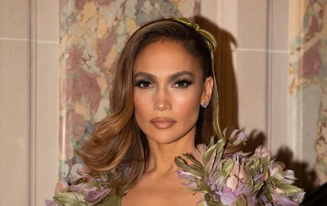 Джей Ло показала ідеальну фігуру у відвертих вбраннях в кліпі української режисерки (відео)