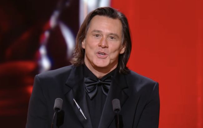 "Это не он!" 64-летний Джим Керри напугал "новым лицом" (фото, видео)