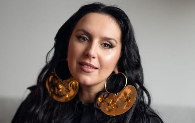 В трендовых оттенках лета 2025: сколько стоит образ Джамалы