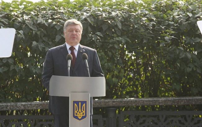 Украина не будет наблюдать за вмешательством в ее церковные дела, - Порошенко