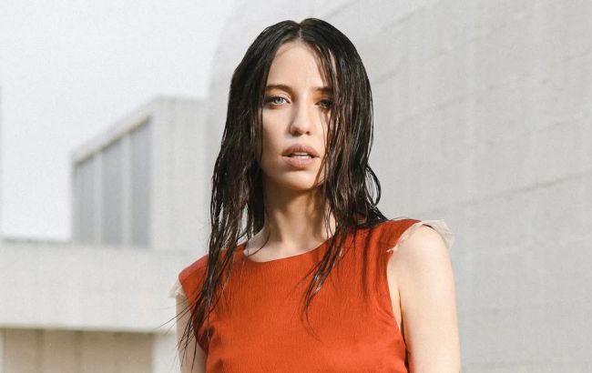 Надя Дорофєєва показала фасон штанів, який став справжнім трендом 2025 року