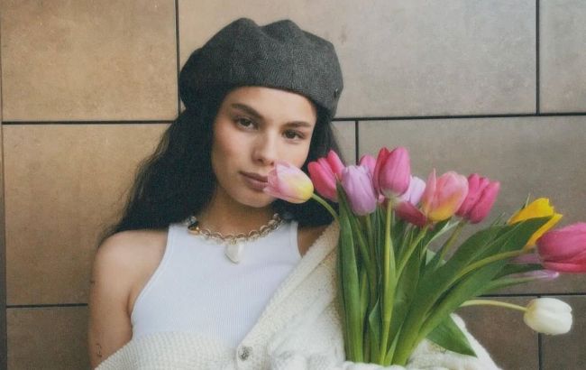 Мишель Андраде показала, как самостоятельно сделать красивые весенние фото