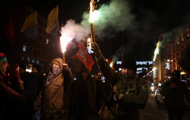 На Грушевского произошло столкновение между участниками марша памяти и полицией
