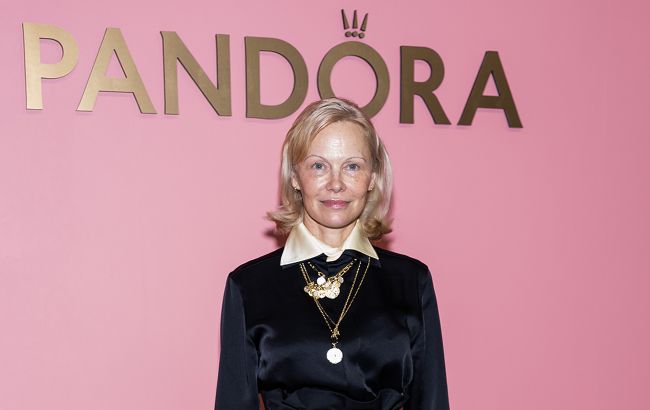 Памела Андерсон підкорила образом в сукні українського бренду (фото)