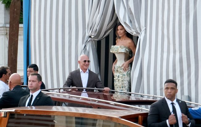 Джефф Безос и Лорен Санчес поженились: какое платье выбрала невеста (фото)