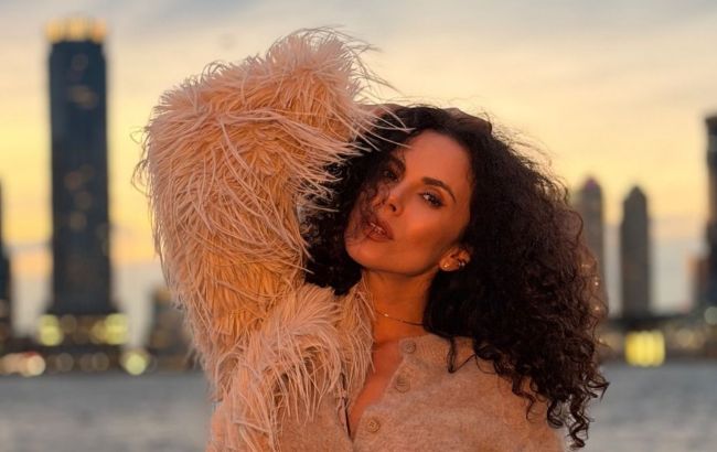 Як носити шубу з екохутра: зимовий "лук" Насті Каменських