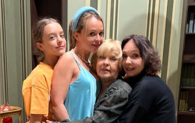 Ніби сестри! 12-річна донька Ольги Атанасової дебютувала на сцені разом з мамою-акторкою (фото)