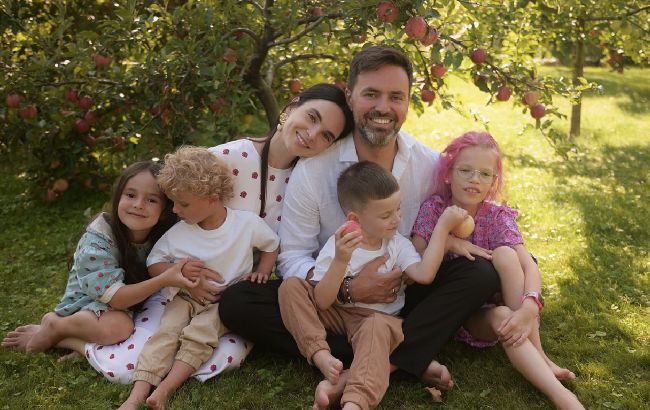 Мірошниченко вперше розповіла про біологічних батьків її прийомної доньки Ангеліни: "Дитина голодувала"