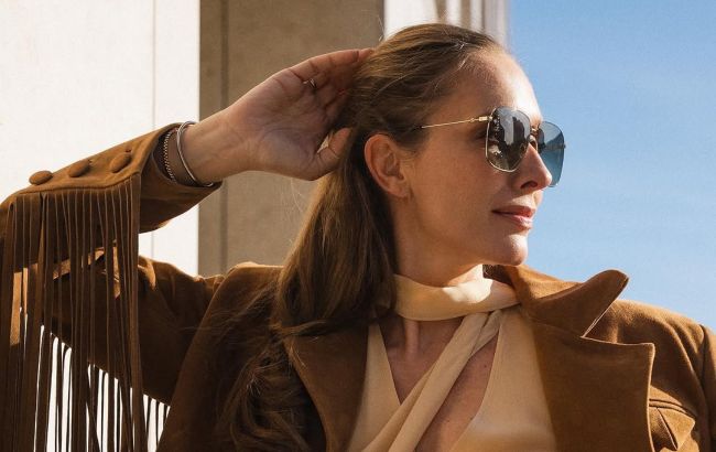 Бахрома, замша і чоботи-"козаки": Катя Осадча показала ідеальний весняний образ у стилі бохо