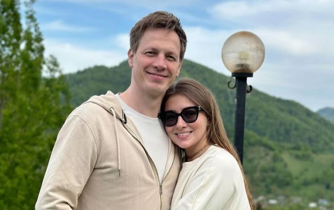 "Особая пара": известные украинские супруги показали французскую любовь на фоне Карпат