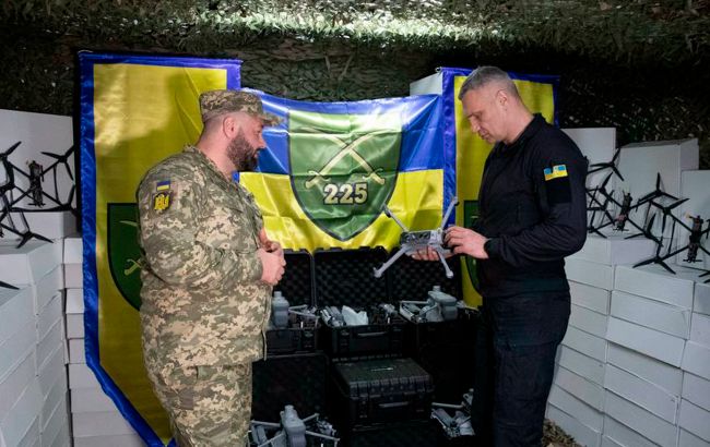 Кличко показал огромную партию дронов, которую Киев отправил штурмовикам на фронт