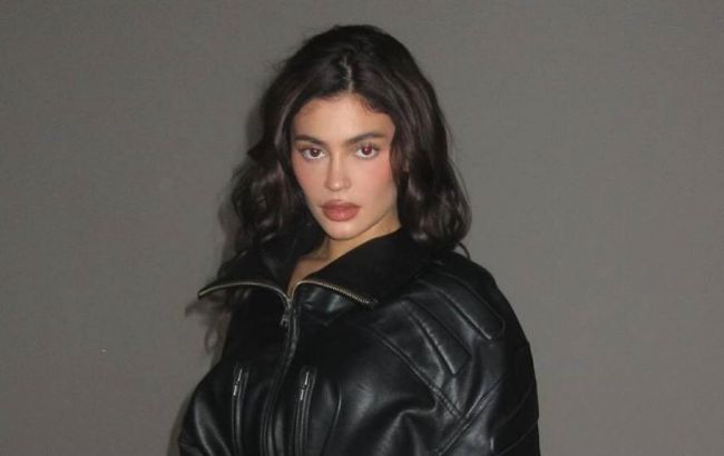 Кайлі Дженнер презентувала свої дебютні "космічні" парфуми (фото, відео)