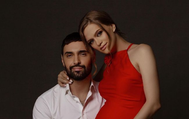 Дружина Віталія Козловського зворушливо привітала маму з днем народження: як виглядає теща співака