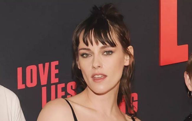 Крістен Стюарт показала оригінальний образ з відкритою спиною (фото)