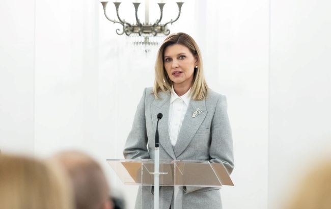 Олена Зеленська показала, як носити класичний костюм з цікавою формою брюк (фото)