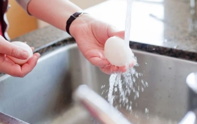 Чи треба мити яйця перед варінням: що кажуть кухарі і лікарі