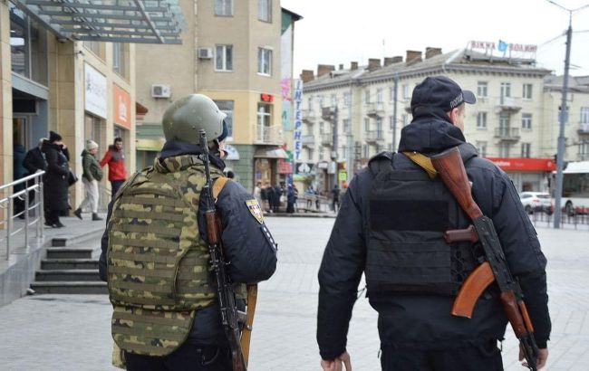 Во Львовской области нарушителям комендантского часа вручают повестки