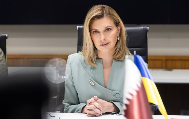 Вся в черном, но с улыбкой: Елена Зеленская взволновала новым образом (фото)