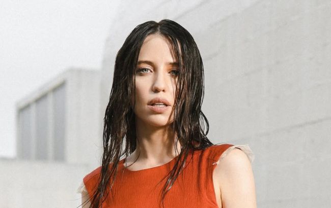 Total black: Надя Дорофеева продемонстрировала стильный образ, который сможет повторить каждая