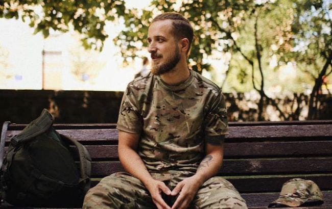 У Києві прощаються з загиблим поетом Максимом Кривцовим: щемливі фото