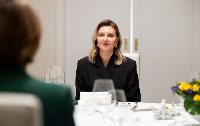 Олена Зеленська показала, як поєднати яскраву сорочку з класичним костюмом (фото)