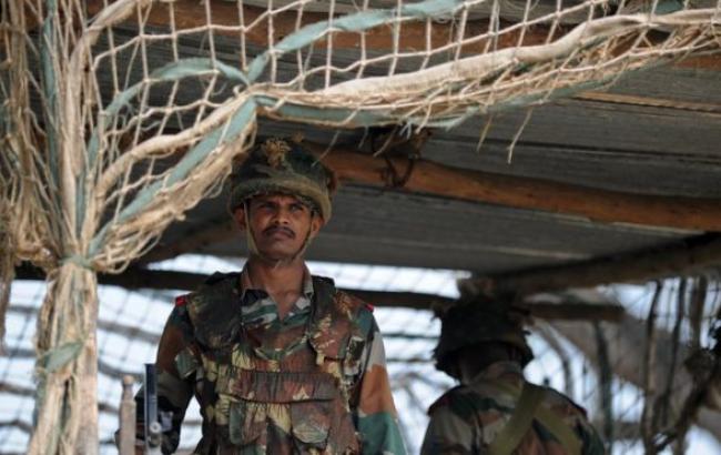 В Кашмире боевики атаковали индийскую военную базу