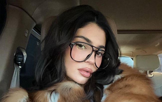 Кайлі Дженнер показала нові звабливі образи (фото)