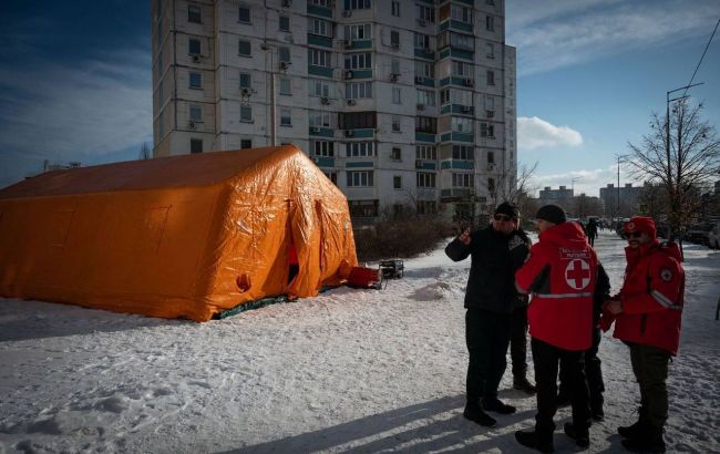 "Люди истощены": в Киеве до сих пор 10% домов без тепла, энергетикам готовят ротацию